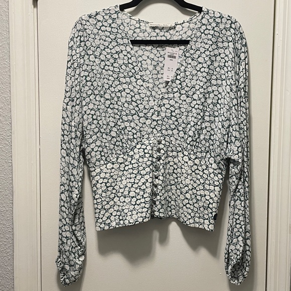 Abercrombie & Fitch Tops - Abercrombie & Fitch Green Floral Blouse